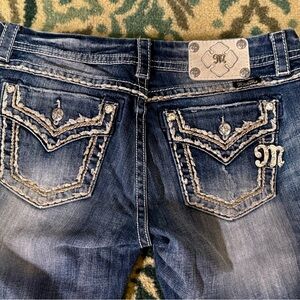 Women’s Miss Me Mid-Rise Easy Straight Leg Stretch Jeans Tag 31. Fit: 34 x 29